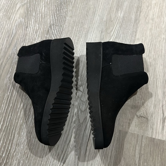 Enrico Chelsea Boot (Girls sz 4)
Amalfi by Rangoni - Picture 2 of 5